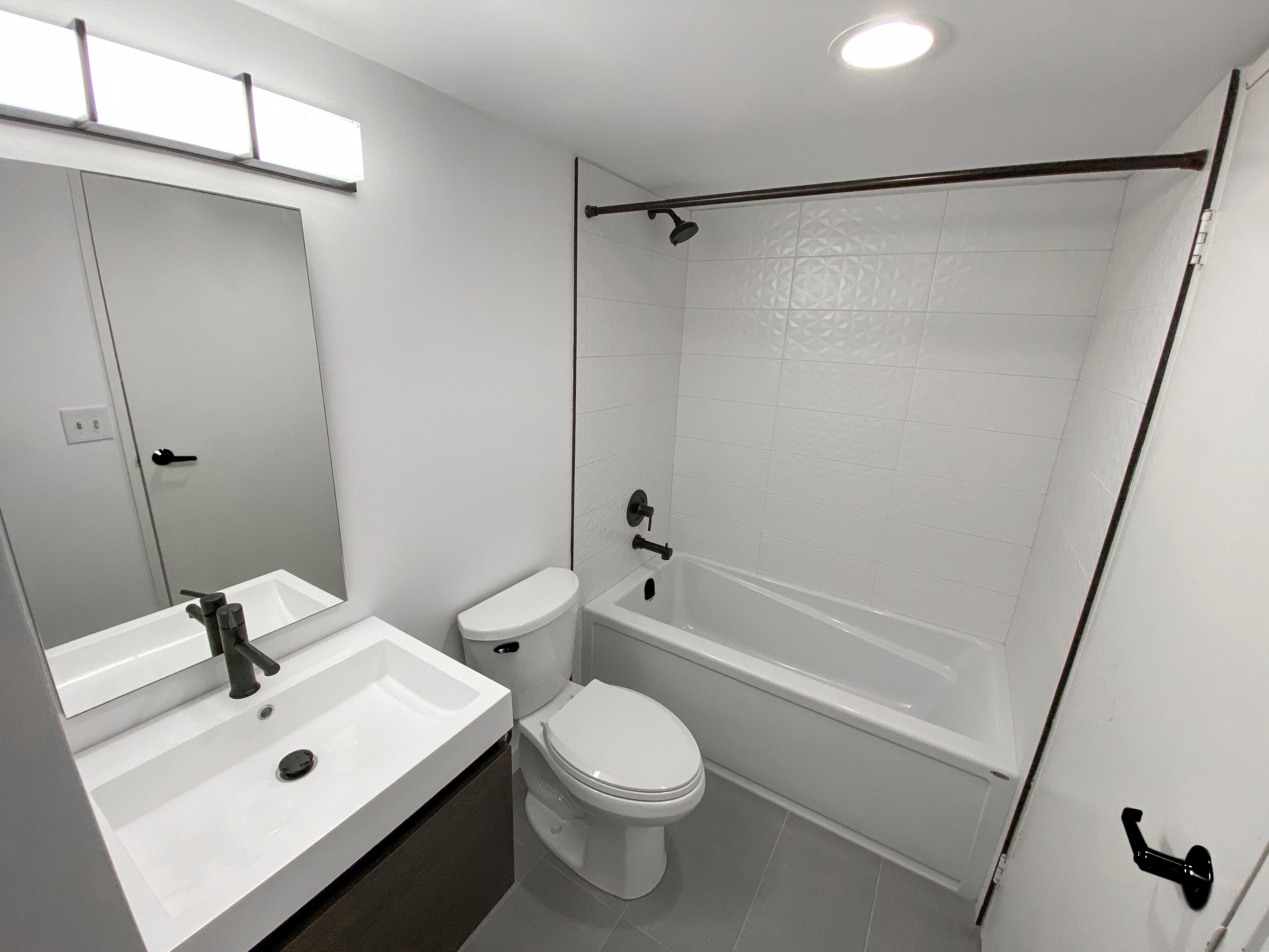 Richmond St. W. – Main Condo Bathroom - Featured Image